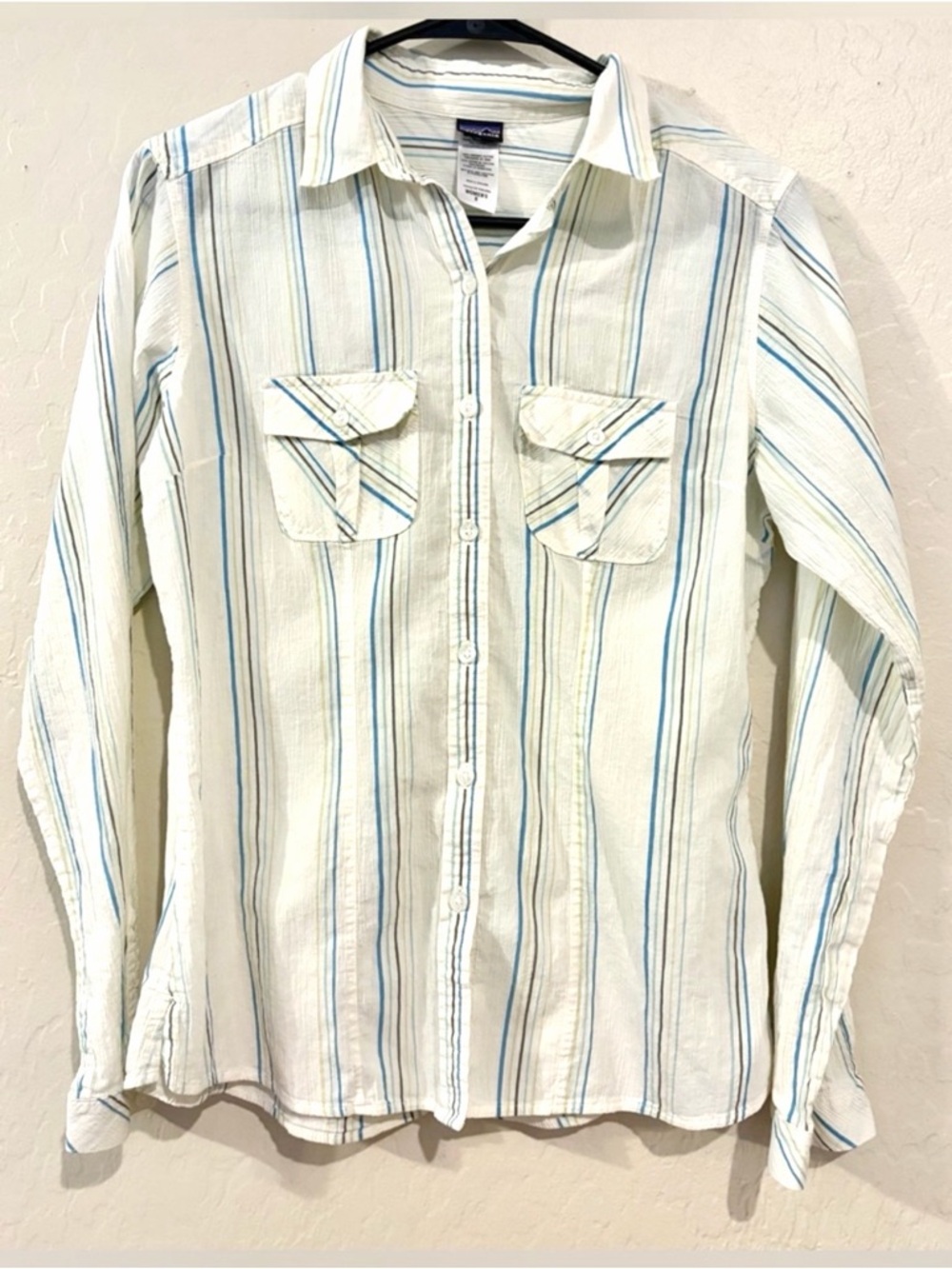 Patagonia Women’s Organic Cotton Button Up Fitted Lightweight Shirt- Size 8